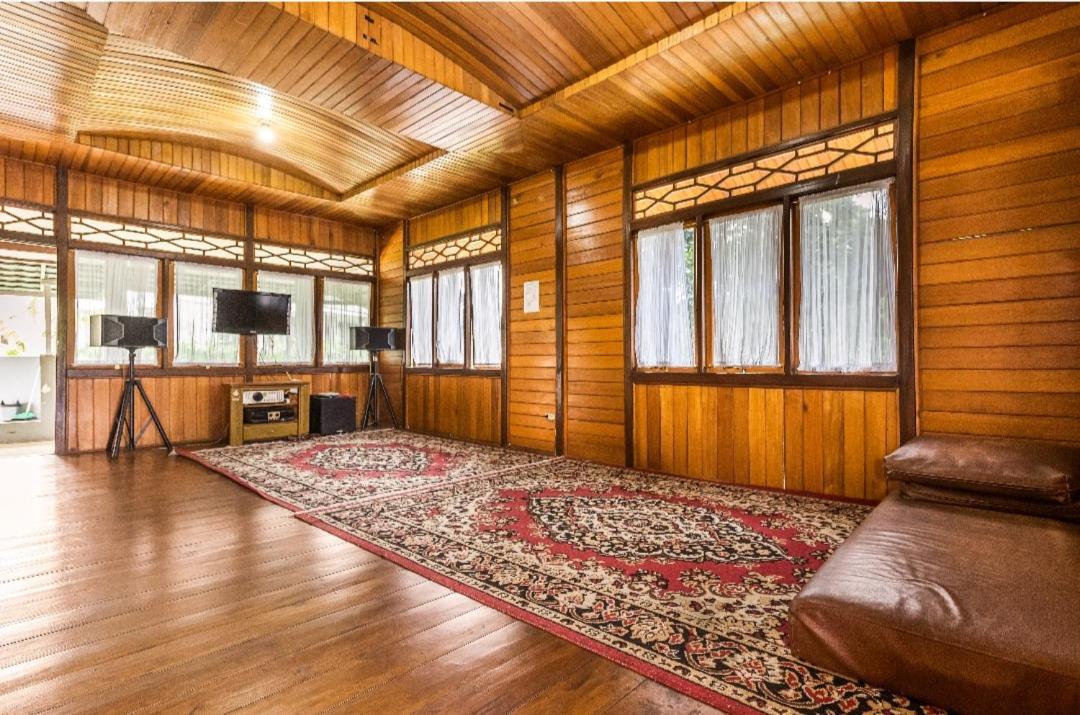Villa Anjung Balak Чісаруа Екстер'єр фото